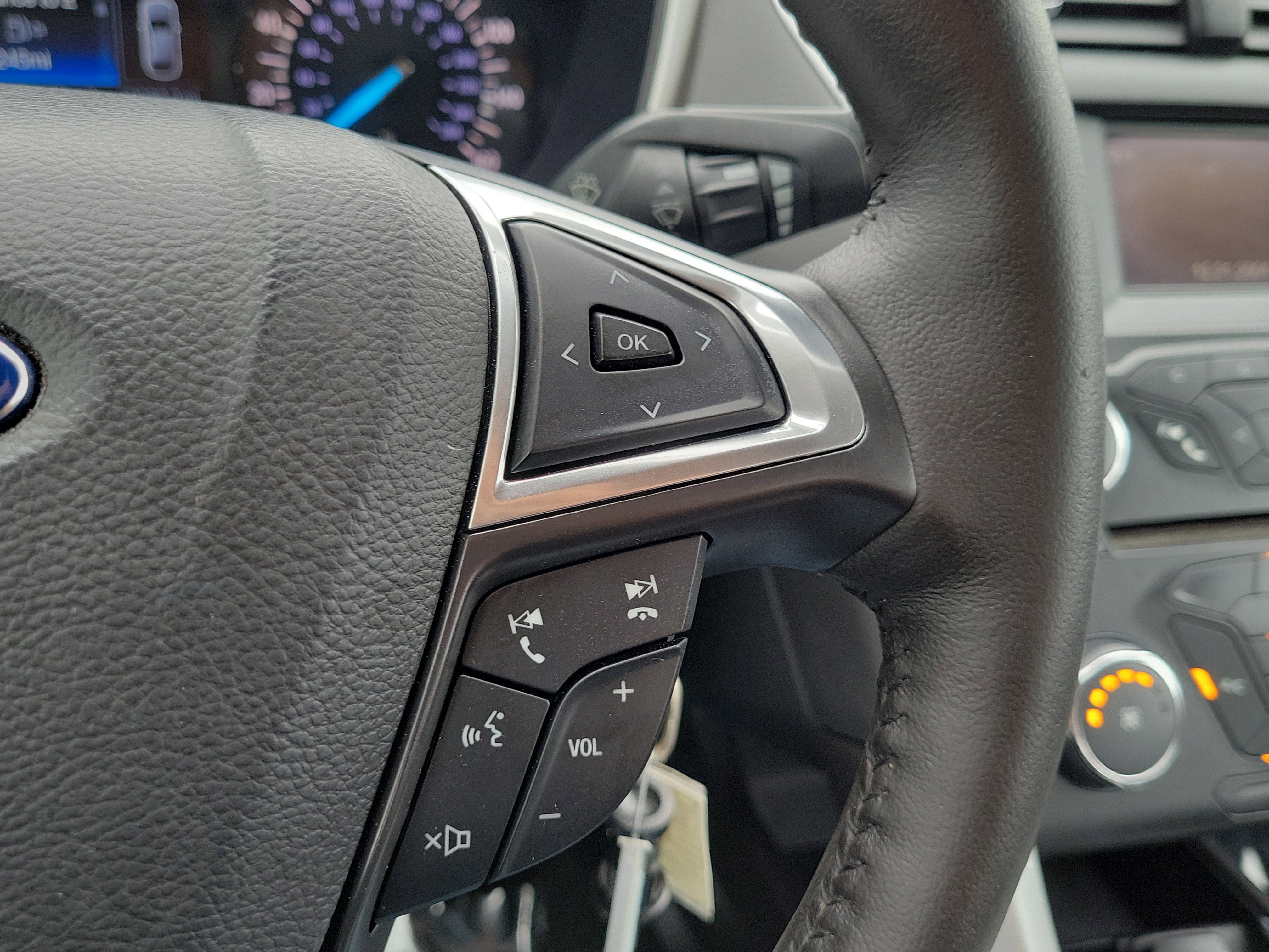 Used 2014 Ford Fusion SE w/ Equipment Group 201A image 25