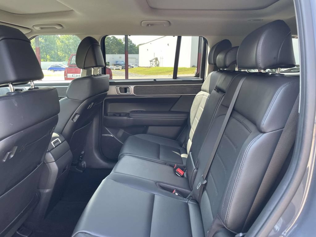 Certified 2025 Hyundai Santa Fe Limited FWD image 12