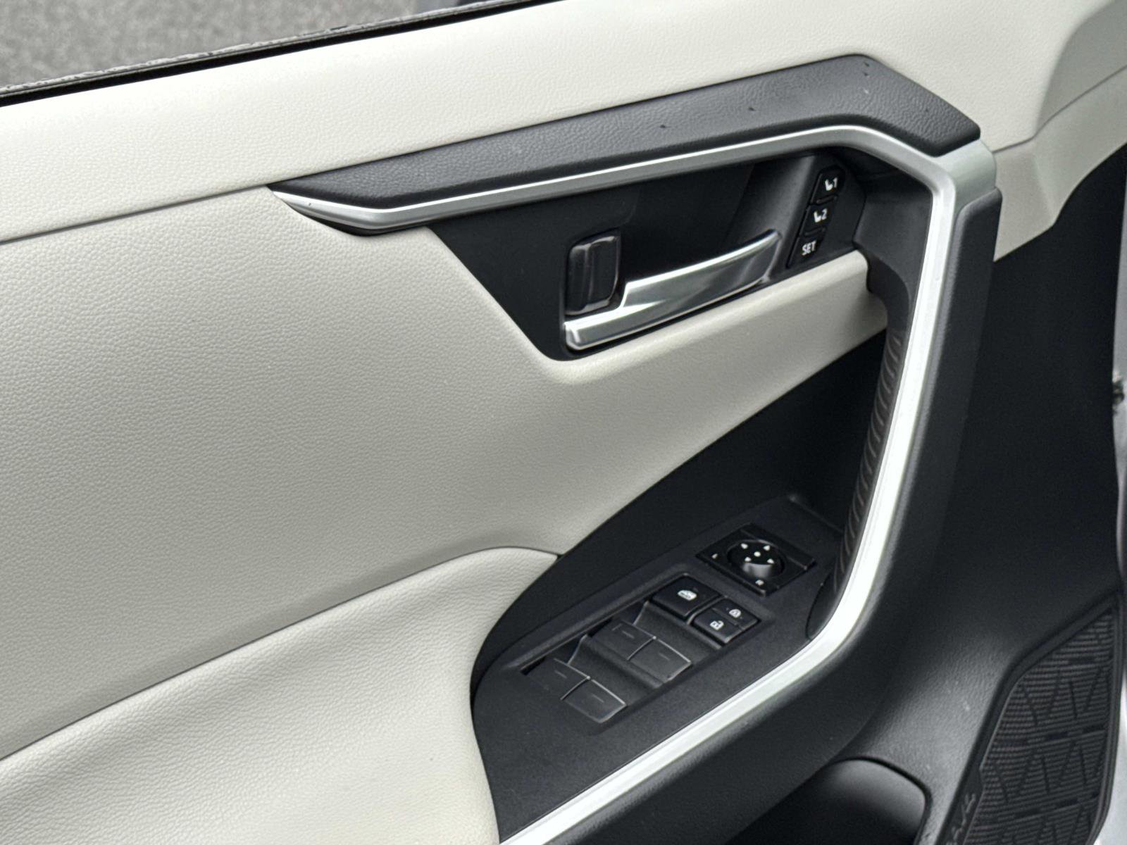 Used 2023 Toyota RAV4 XLE Premium image 20