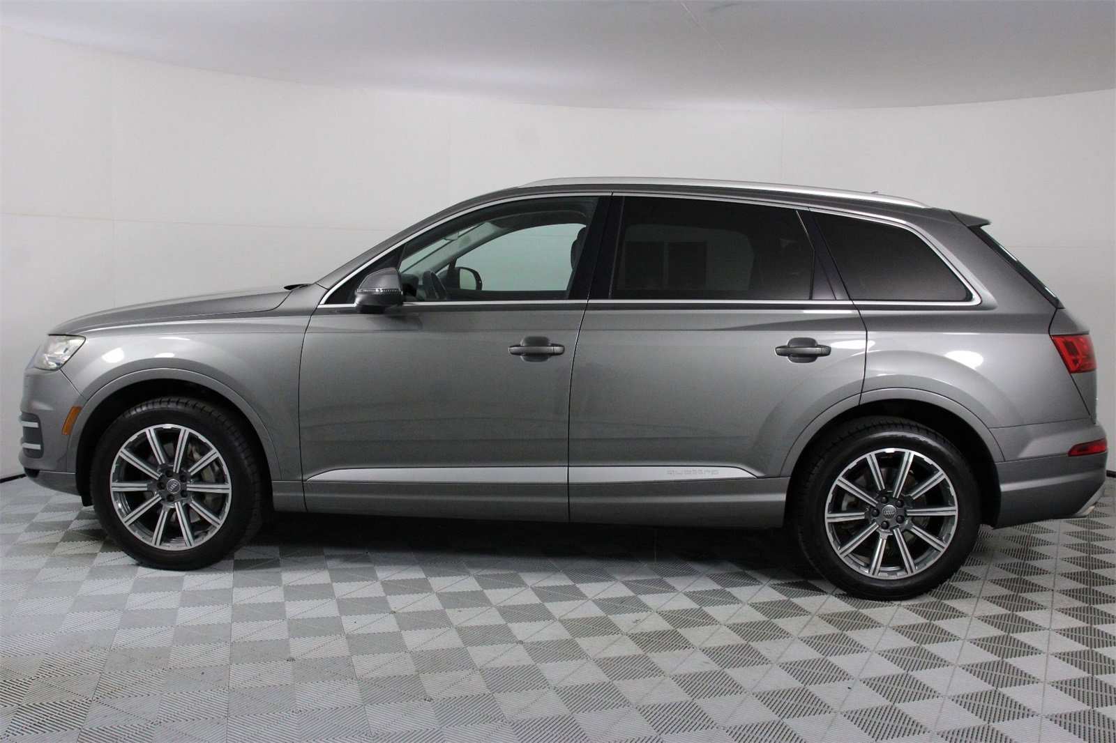 Used 2017 Audi Q7 3.0T Premium Plus image 2