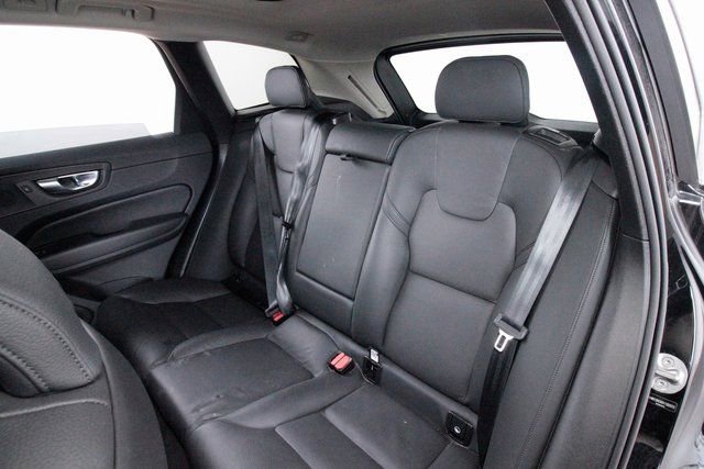 Certified 2025 Volvo XC60 B5 Core image 26