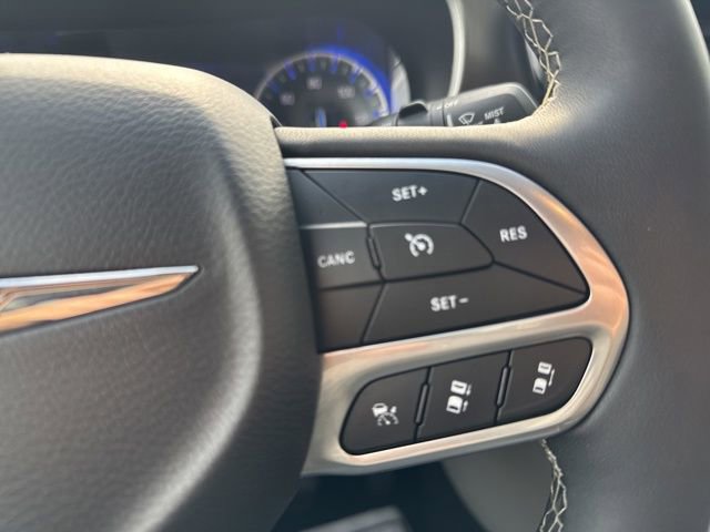 Used 2024 Chrysler Pacifica Touring-L FWD image 13