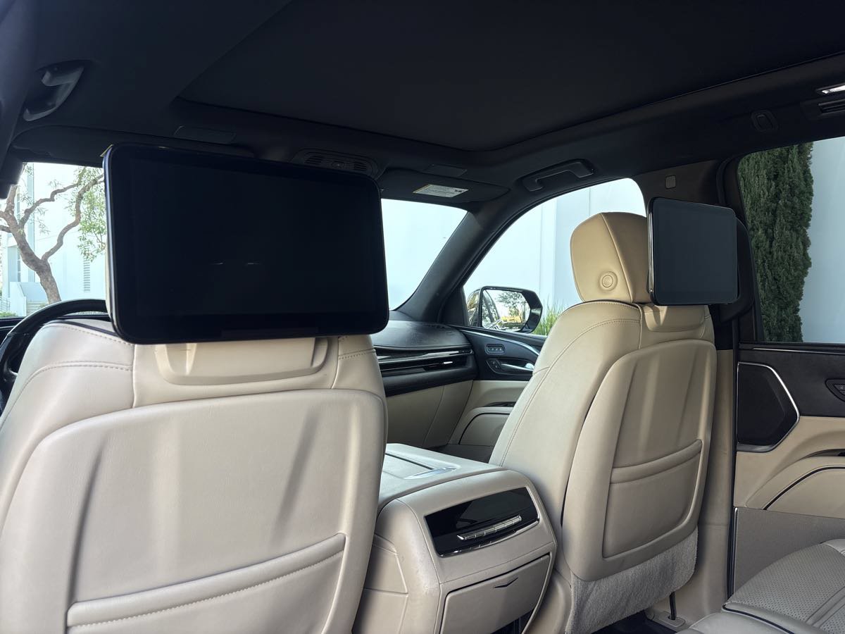 Used 2021 Cadillac Escalade ESV Premium Luxury w/ Driver Assist Tech Package RWD image 15