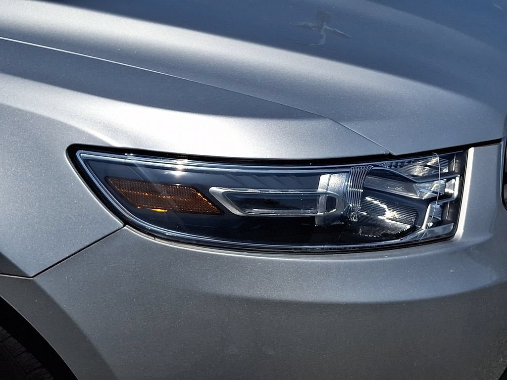Used 2017 Ford Taurus SE FWD image 9