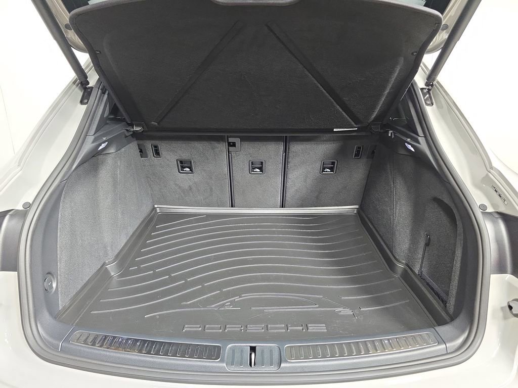 Certified 2026 Porsche Macan AWD/4WD image 25