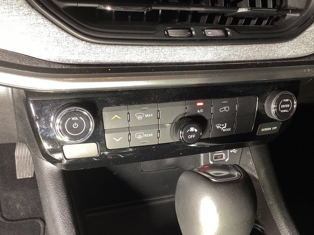 Used 2024 Jeep Compass Latitude AWD/4WD image 16
