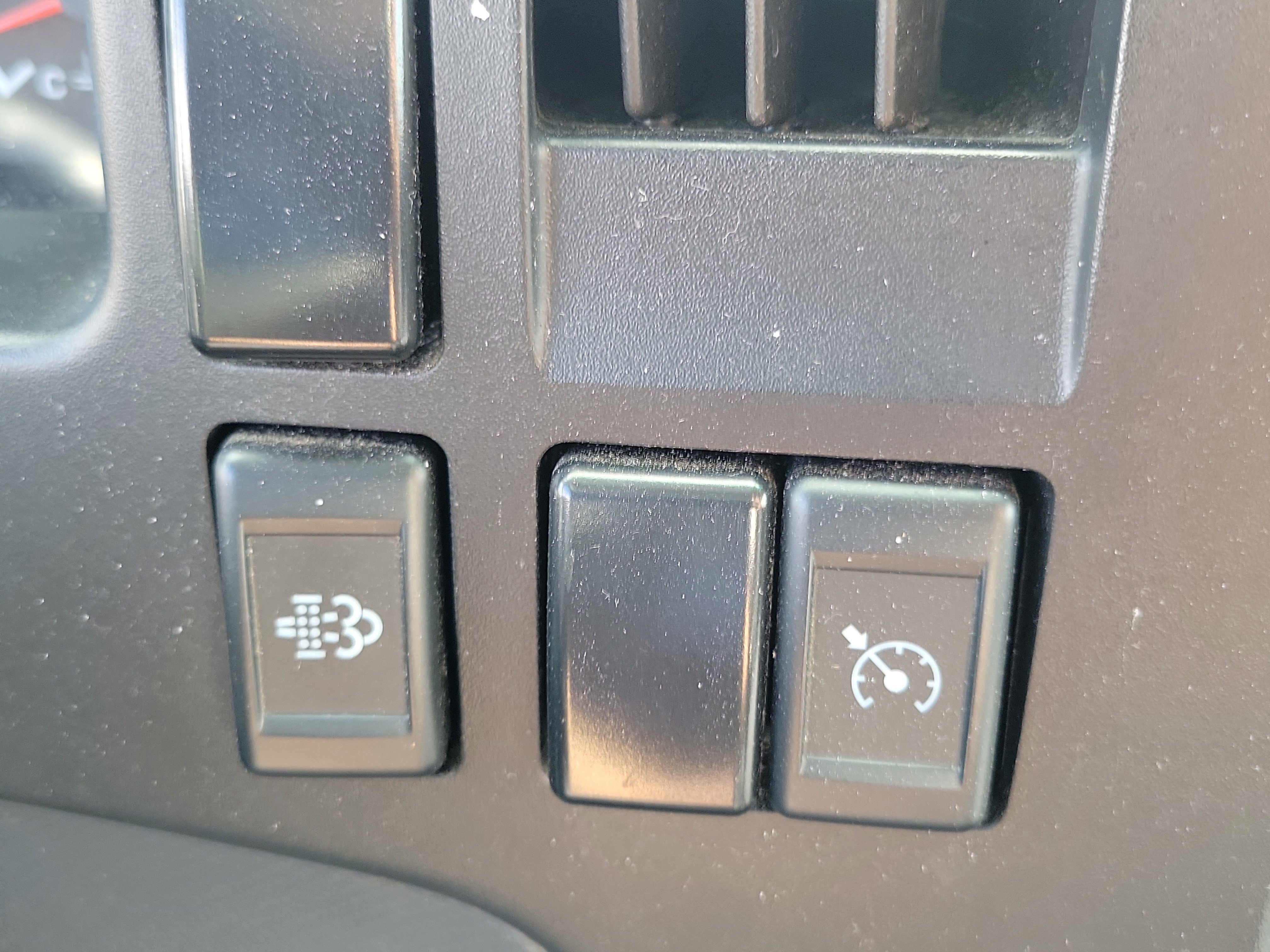 Used 2023 Isuzu NPR image 15