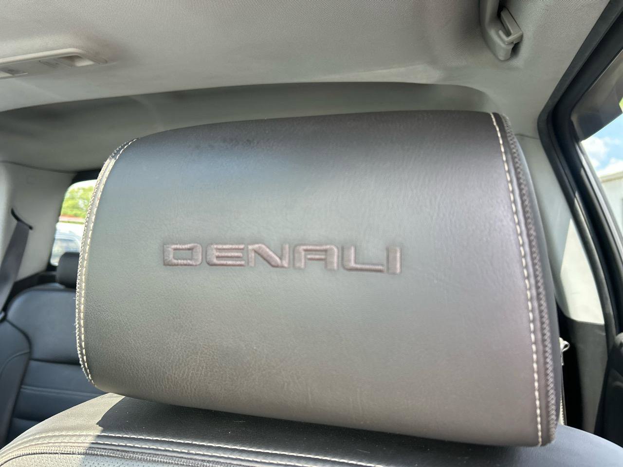Used 2018 GMC Sierra 2500 Denali w/ Duramax Plus Package AWD/4WD image 19
