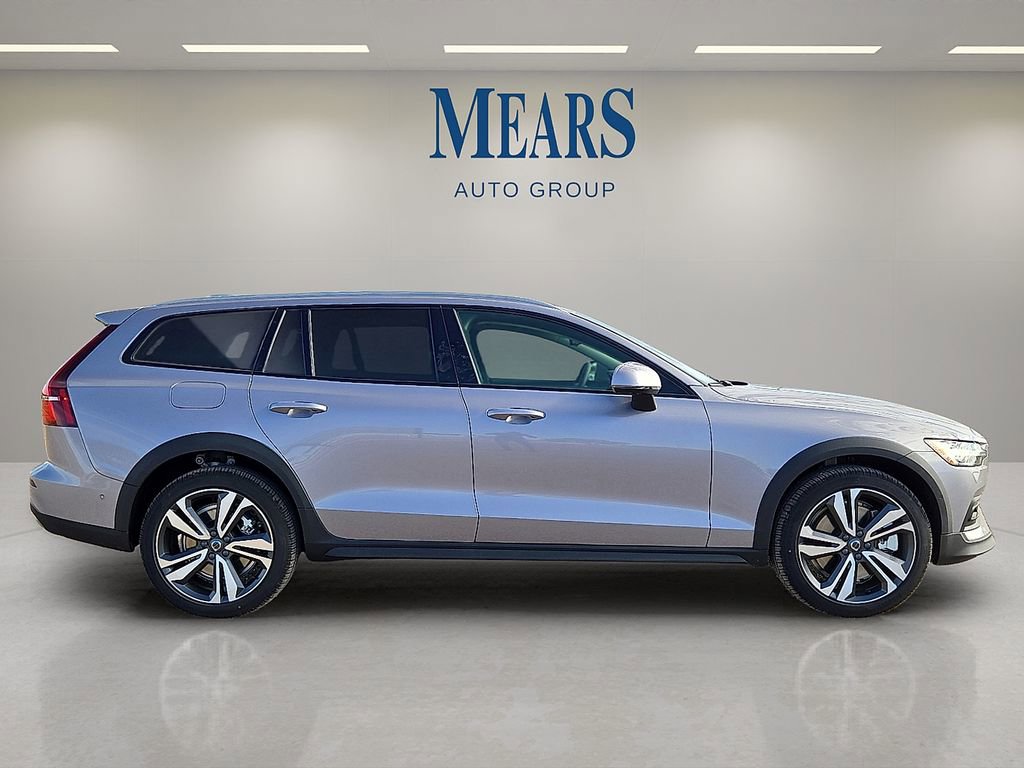 New 2026 Volvo V60 B5 Cross Country Plus w/ Protection Package Premier image 6