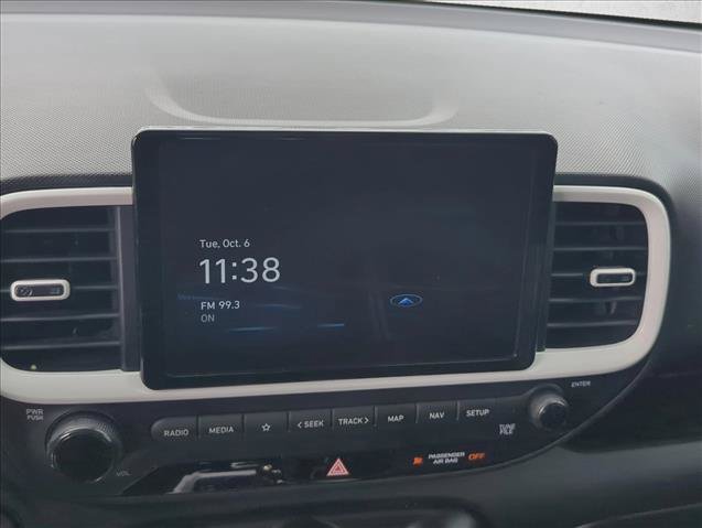 Used 2023 Hyundai Venue Limited FWD image 21