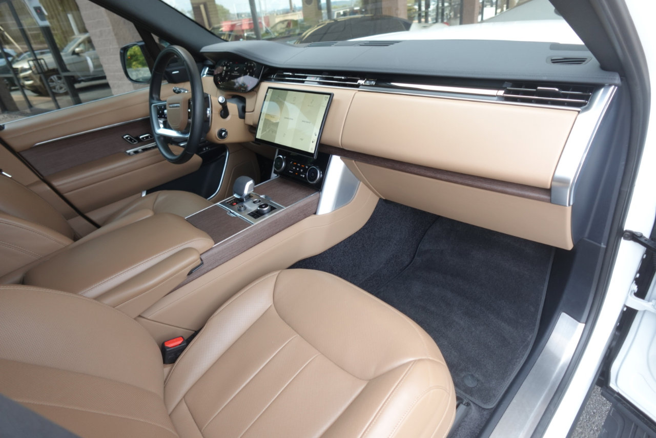 Used 2023 Land Rover Range Rover SE image 8