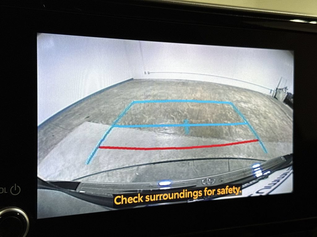Used 2023 Toyota Highlander LE FWD image 15