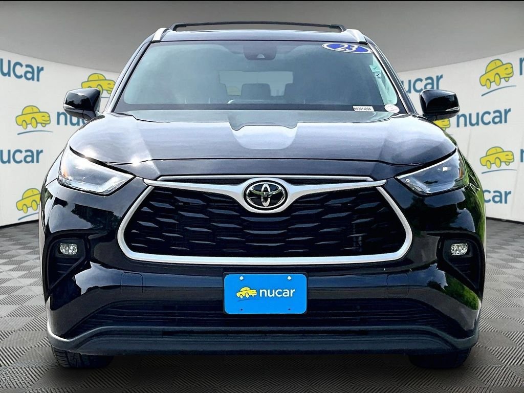 Used 2023 Toyota Highlander XLE AWD/4WD image 2