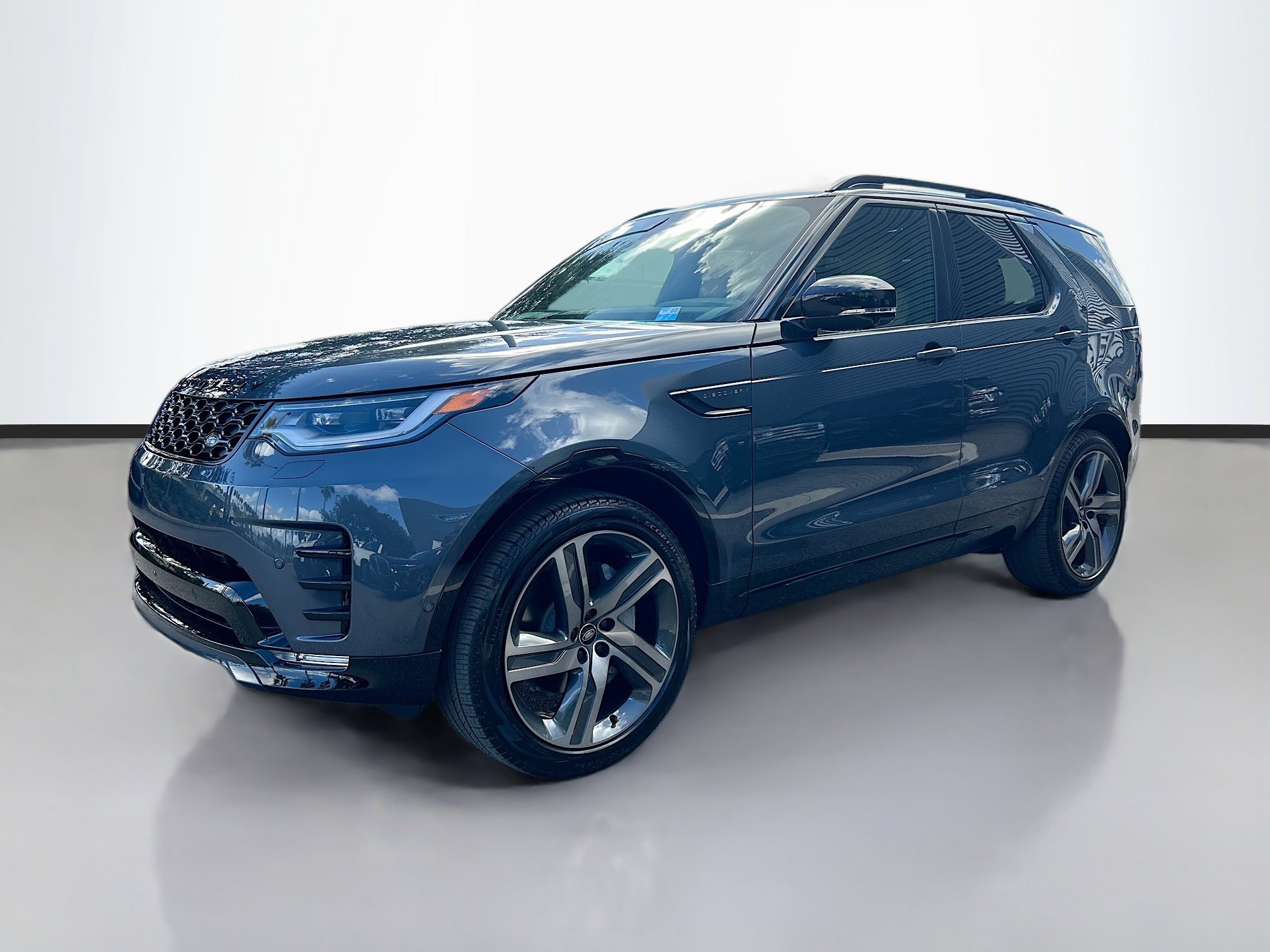 New 2026 Land Rover Discovery Dynamic SE image 1