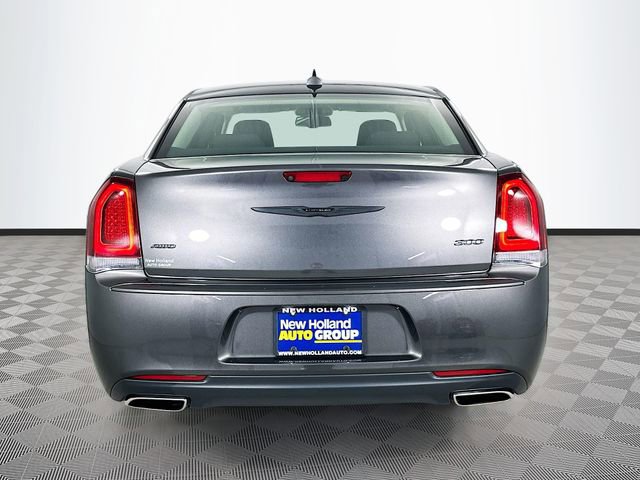 Used 2022 Chrysler 300 Touring w/ Sport Appearance Package image 6