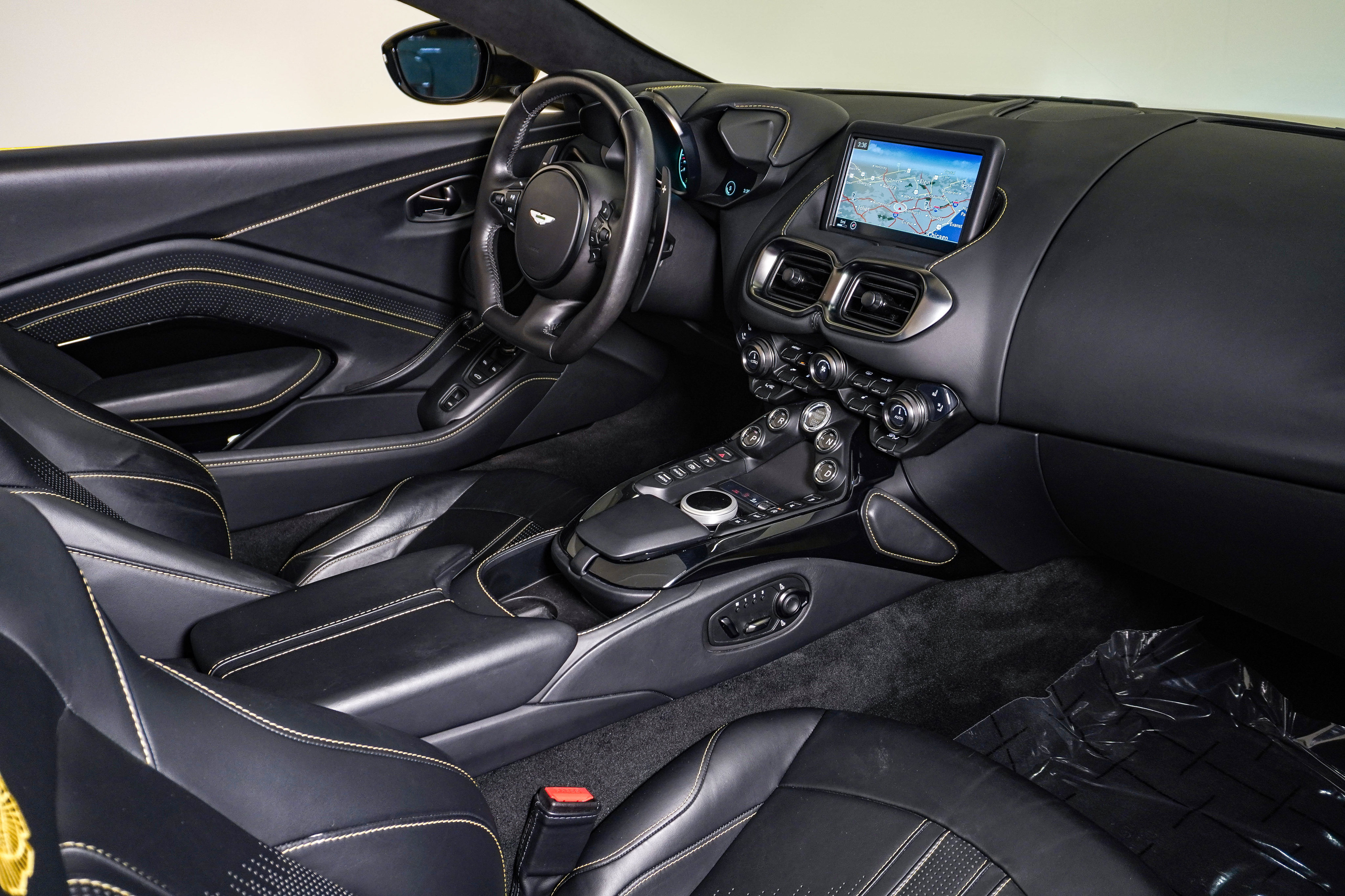 Used 2023 Aston Martin V8 Vantage Roadster RWD image 19