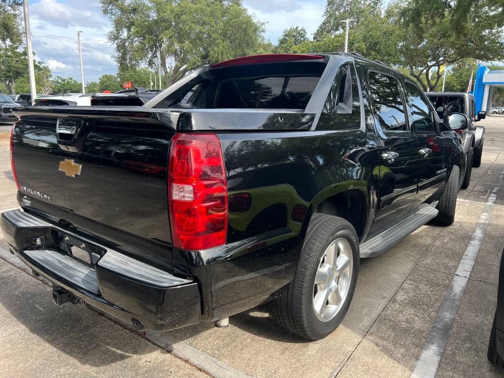 Used 2013 Chevrolet Avalanche LT w/ All-Star Edition RWD image 3