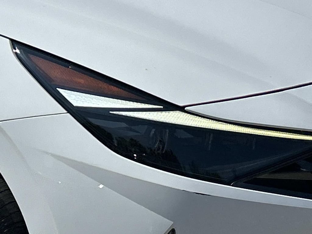 Certified 2023 Hyundai Elantra Limited FWD image 10