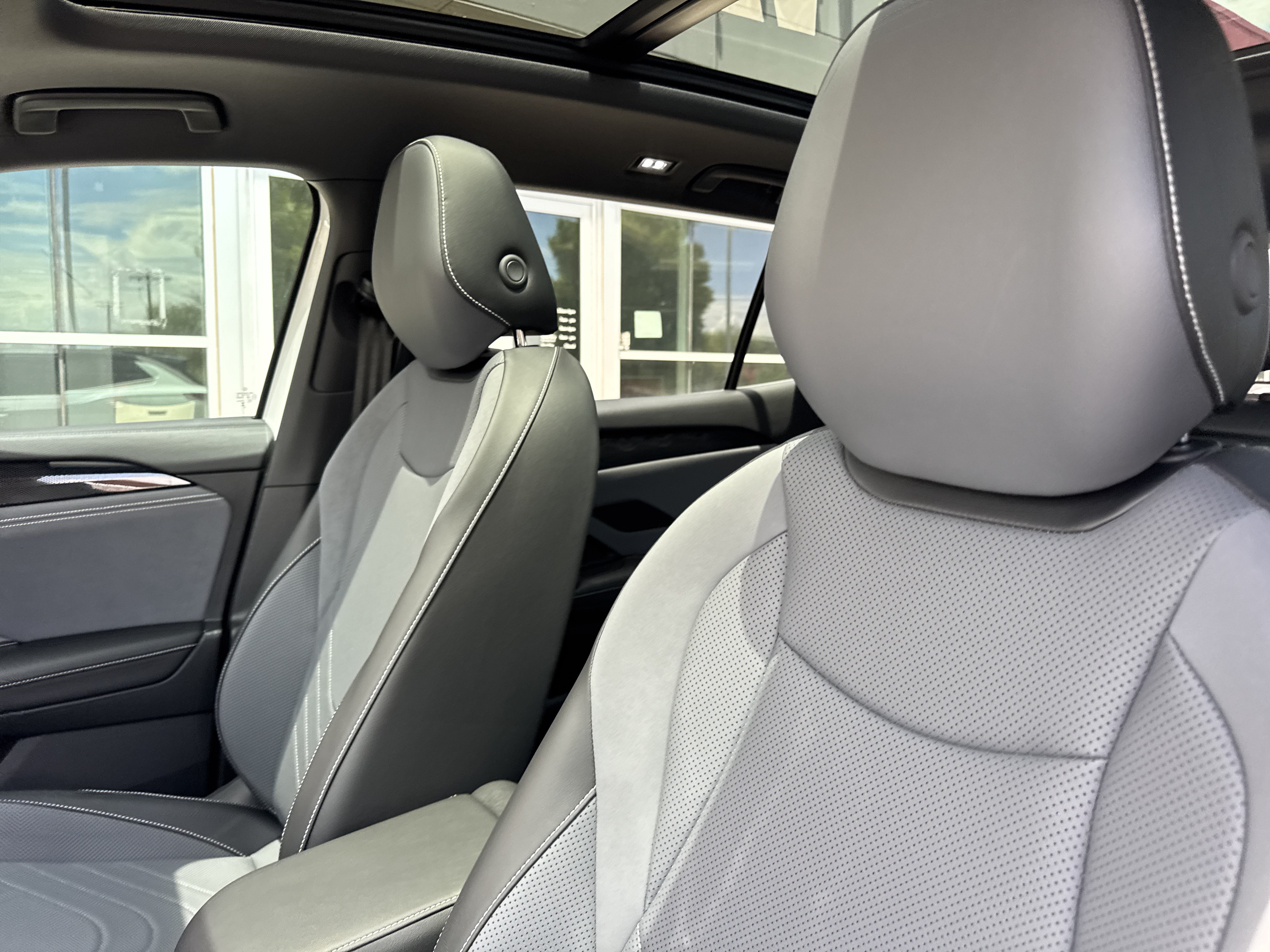 New 2026 Volkswagen Tiguan SE R-Line FWD image 15