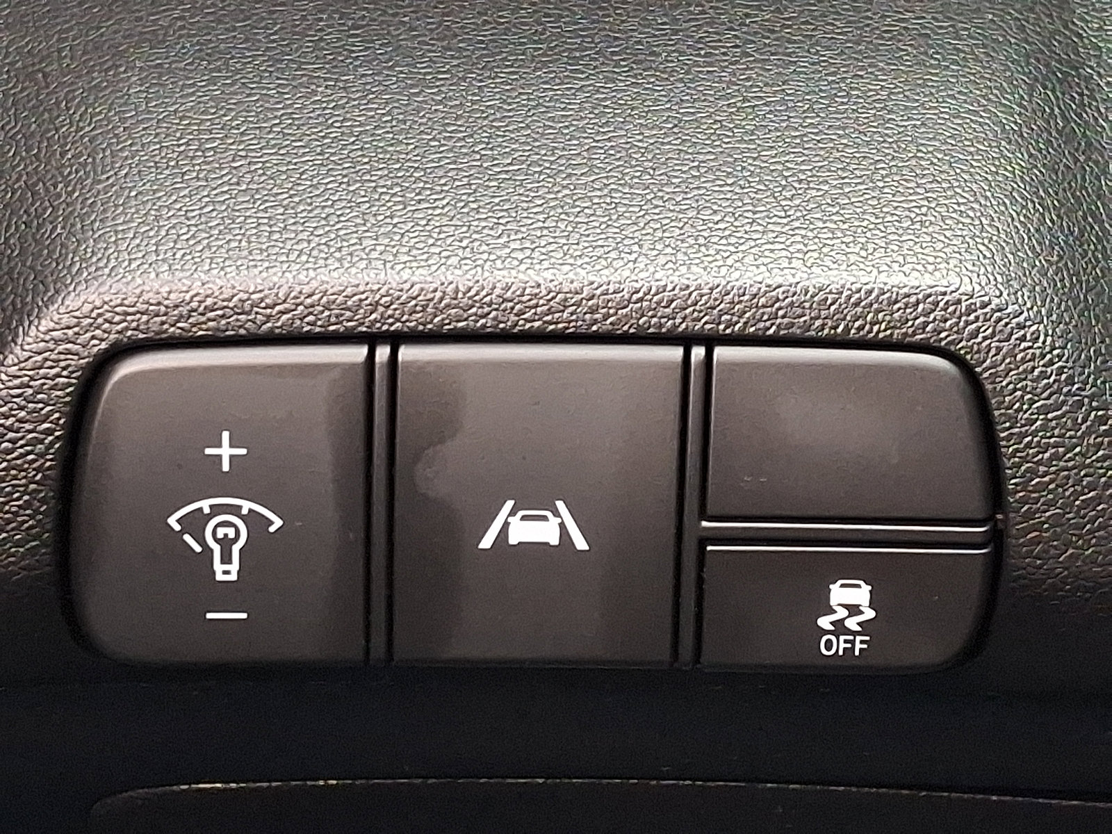 Used 2023 Hyundai Elantra SEL w/ Preferred Accessory Package image 23