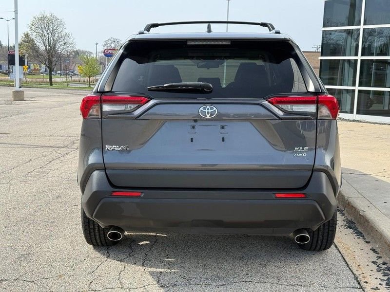 Used 2019 Toyota RAV4 XLE w/ Convenience Package image 4
