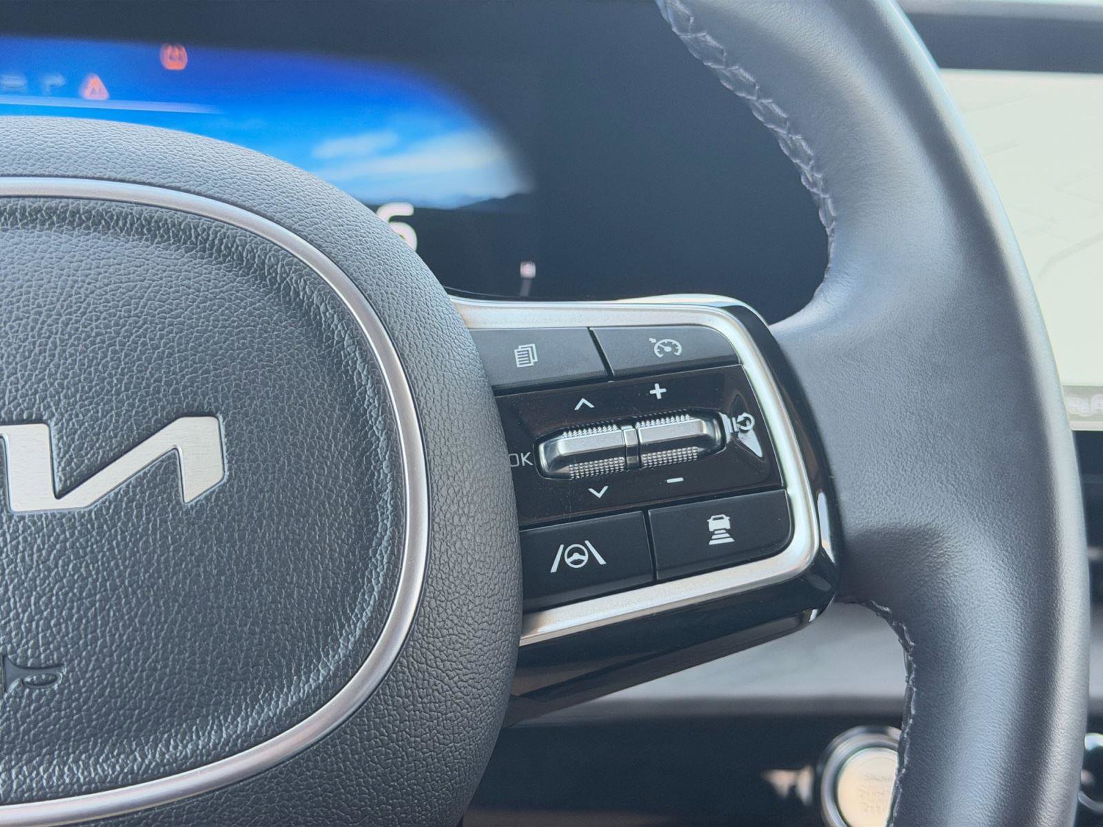 Used 2023 Kia Carnival SX FWD image 28