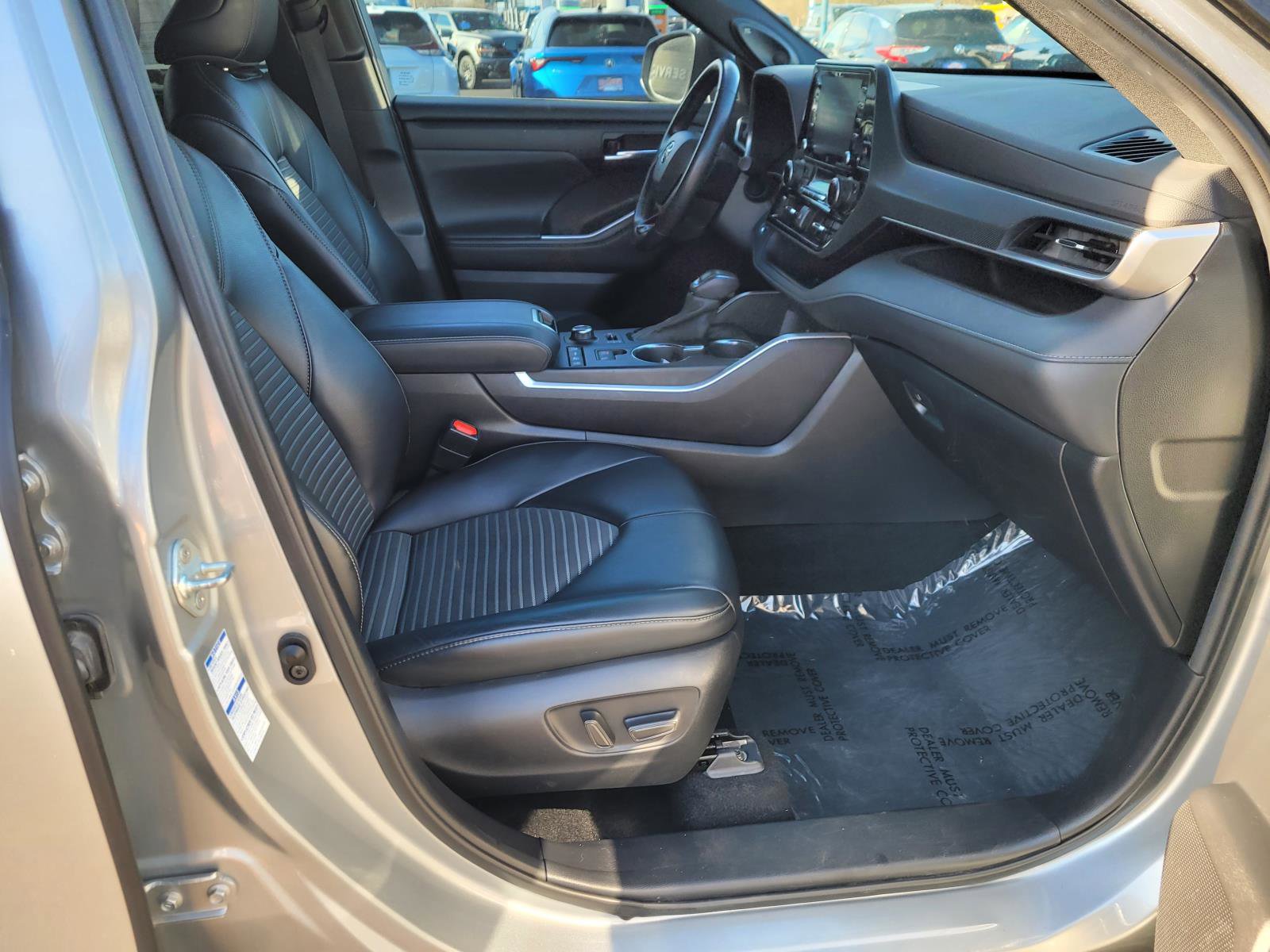 Used 2022 Toyota Highlander XSE image 19