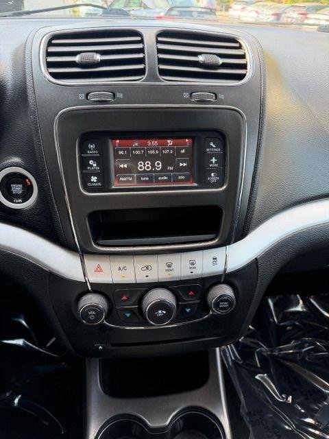 Used 2017 Dodge Journey SE w/ Flexible Seating Group image 17