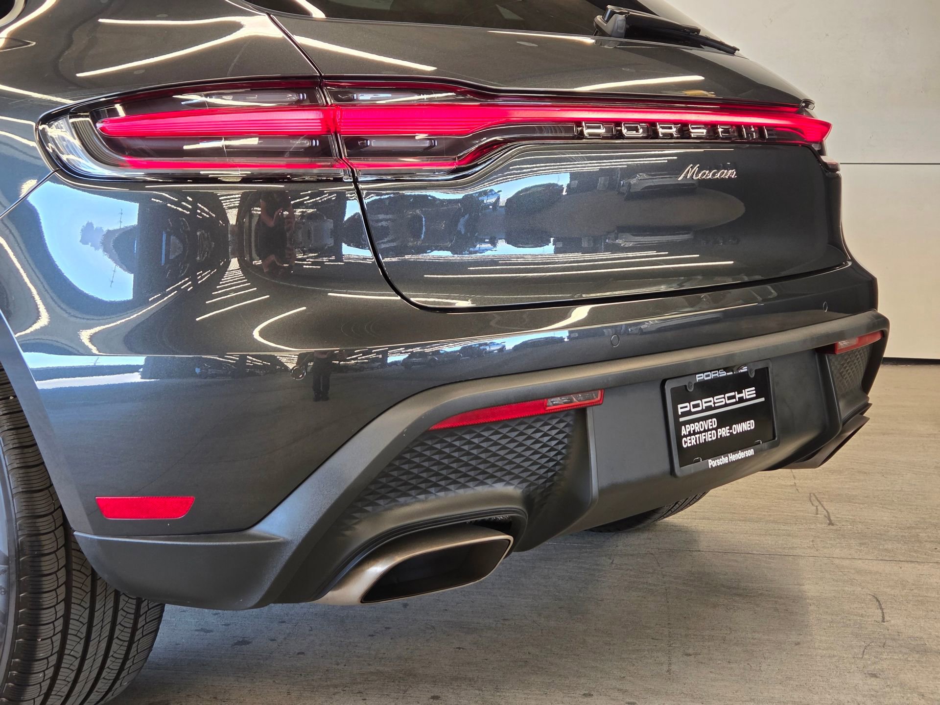 Certified 2026 Porsche Macan AWD/4WD image 8