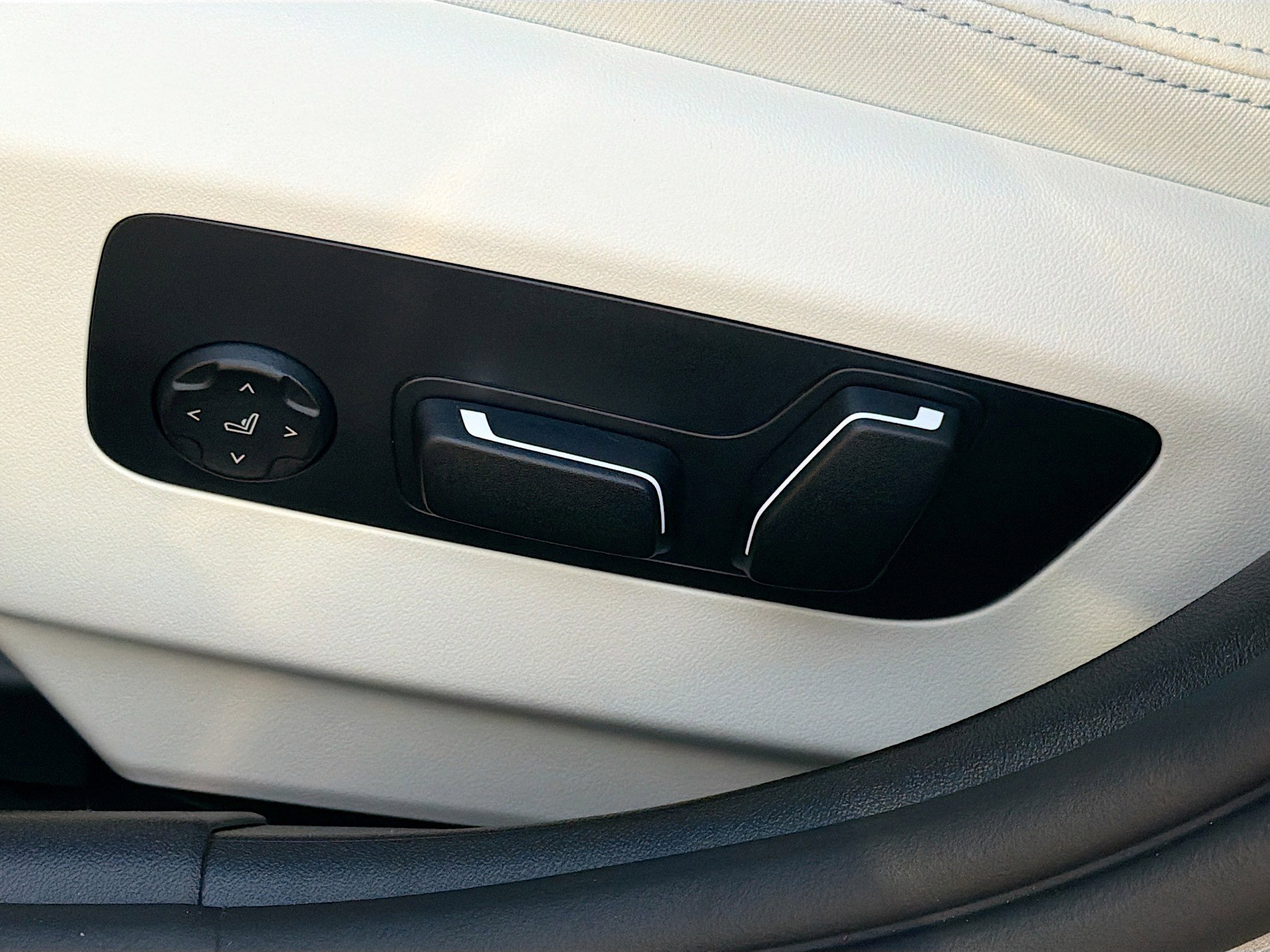 New 2026 BMW 530i w/ Convenience Package image 25