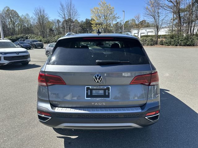 Used 2022 Volkswagen Taos SEL w/ Panoramic Sunroof Package image 4