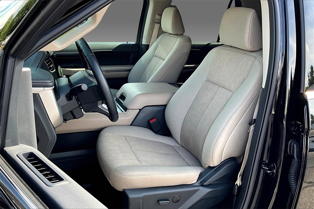 Used 2024 Ford Expedition XLT image 14