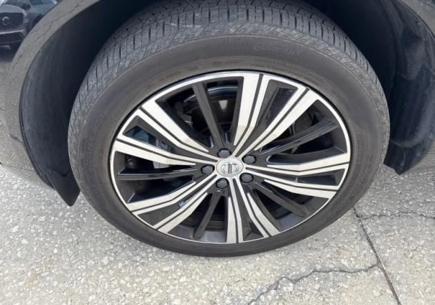 Certified 2023 Volvo XC60 B5 Plus w/ Climate Package AWD/4WD image 6