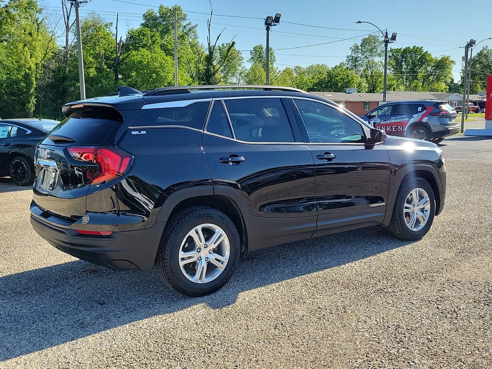 Used 2019 GMC Terrain SLE w/ Driver Convenience Package FWD image 3