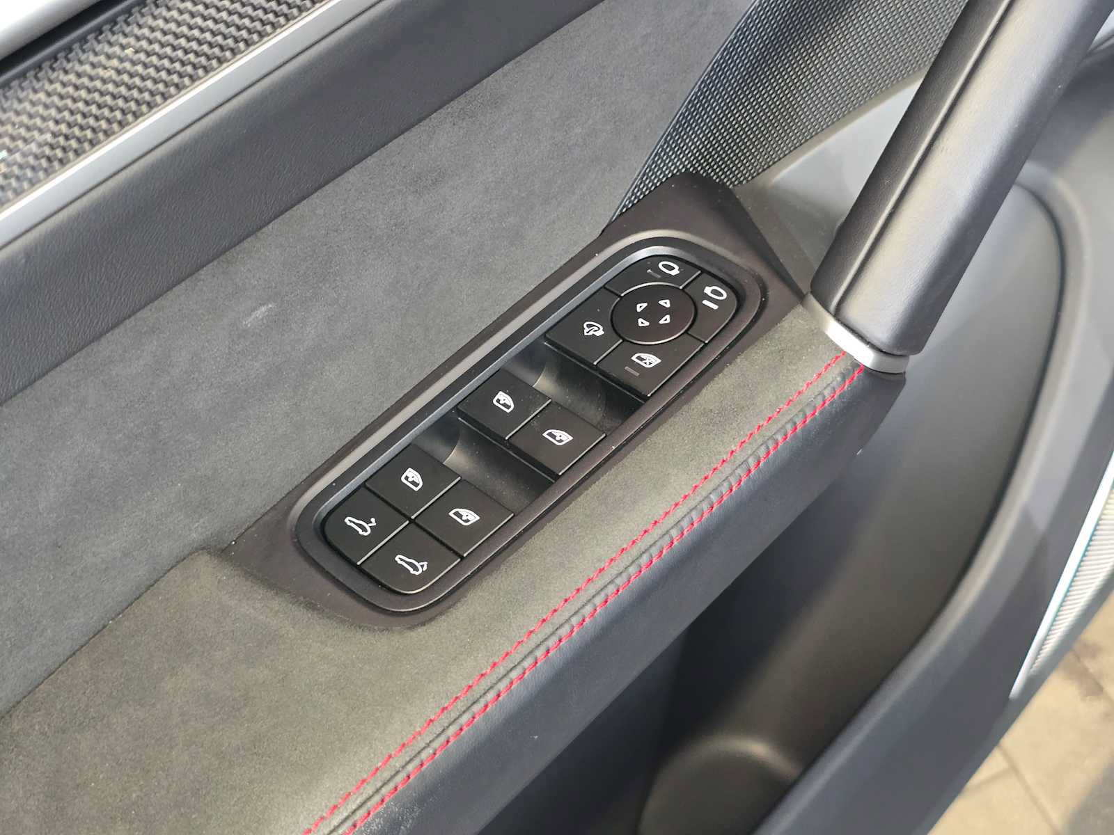 Used 2025 Porsche Cayenne GTS AWD/4WD image 25
