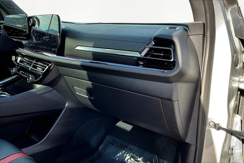 Used 2024 Chevrolet Traverse RS w/ LPO, Floor Liner Package image 16