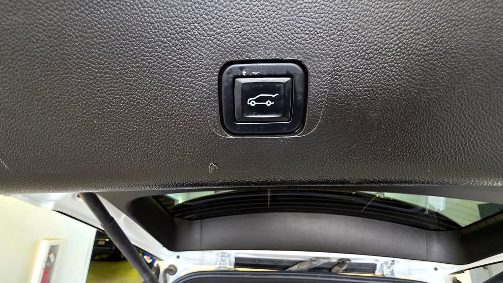 Used 2023 Chevrolet Traverse High Country AWD/4WD image 16