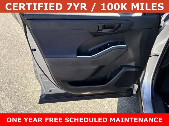 Used 2021 Toyota Highlander LE AWD/4WD image 13