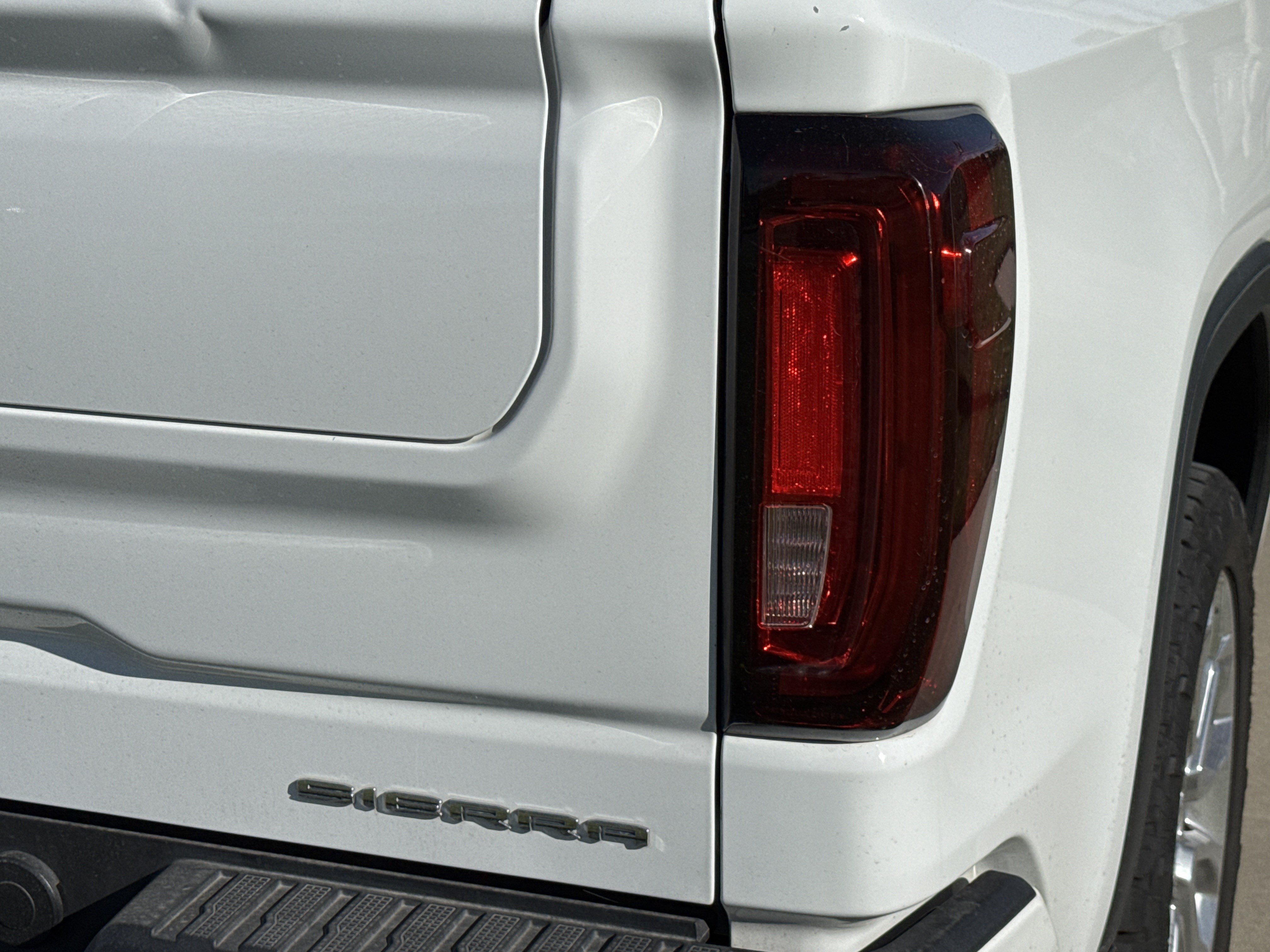 Used 2023 GMC Sierra 1500 Denali w/ Technology Package AWD/4WD image 11