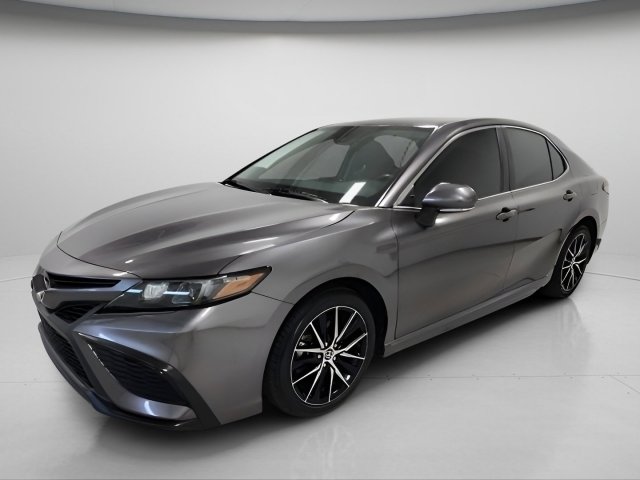 Used 2023 Toyota Camry SE FWD image 3