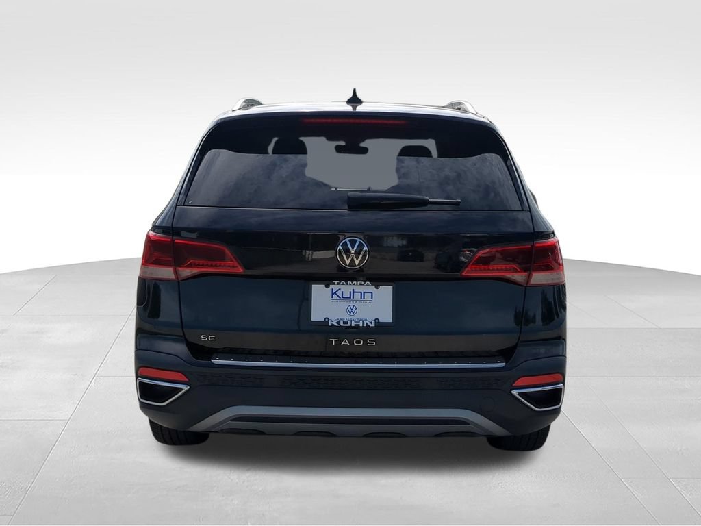 Certified 2023 Volkswagen Taos SE w/ Panoramic Sunroof Package FWD image 5