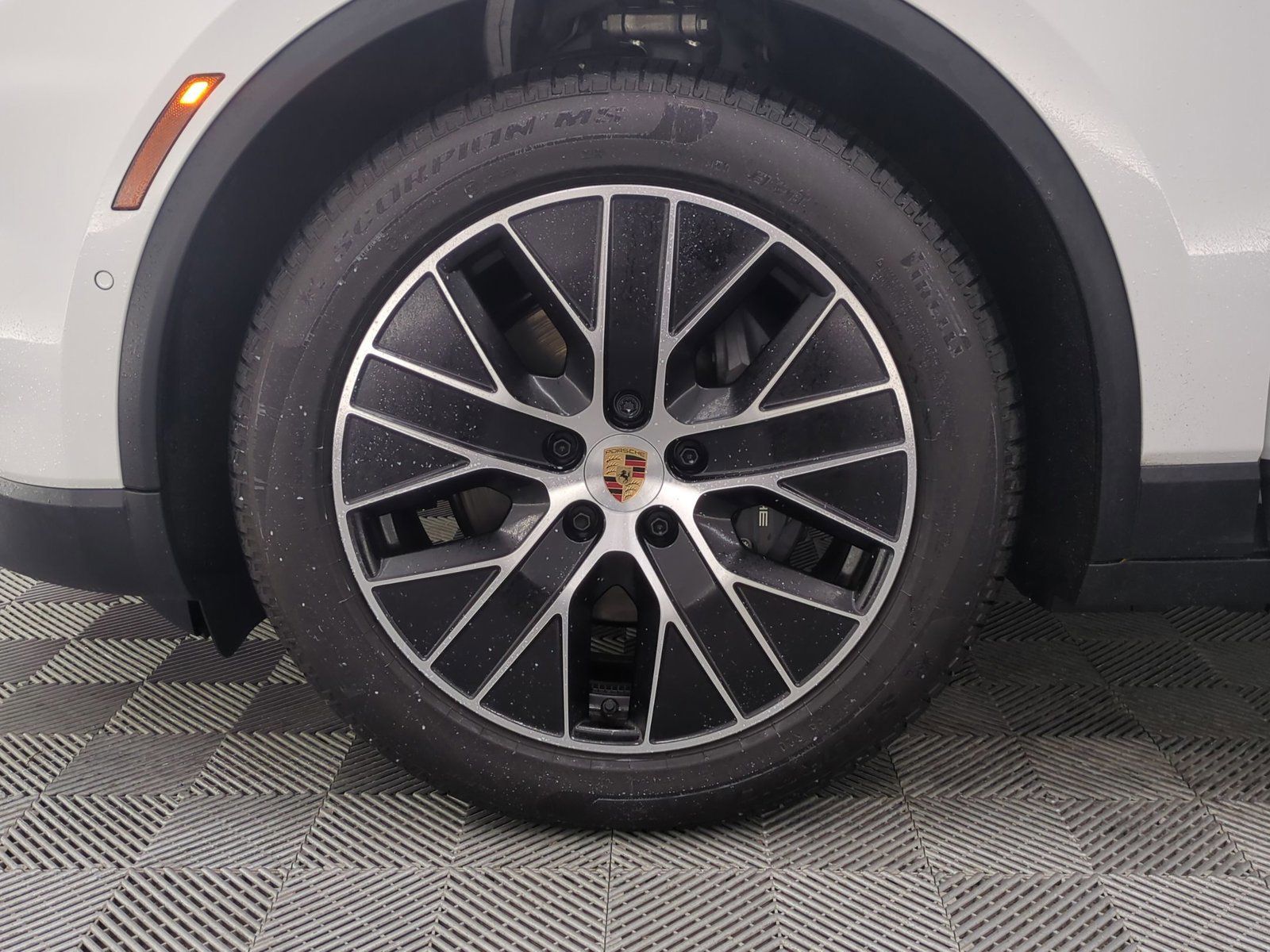 Certified 2025 Porsche Macan Electric RWD image 29