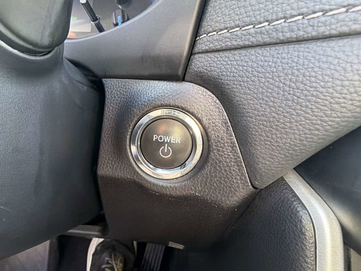 Used 2025 Toyota RAV4 XLE image 15