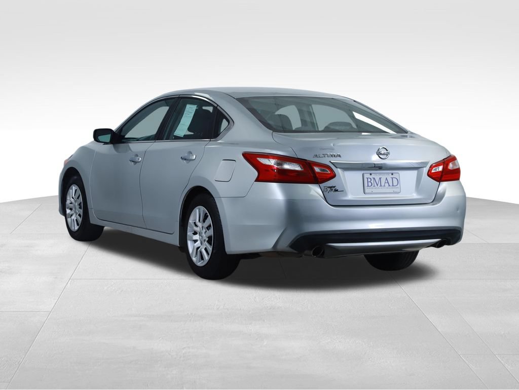 Used 2016 Nissan Altima 2.5 S w/ Power Driver Seat Package FWD image 9