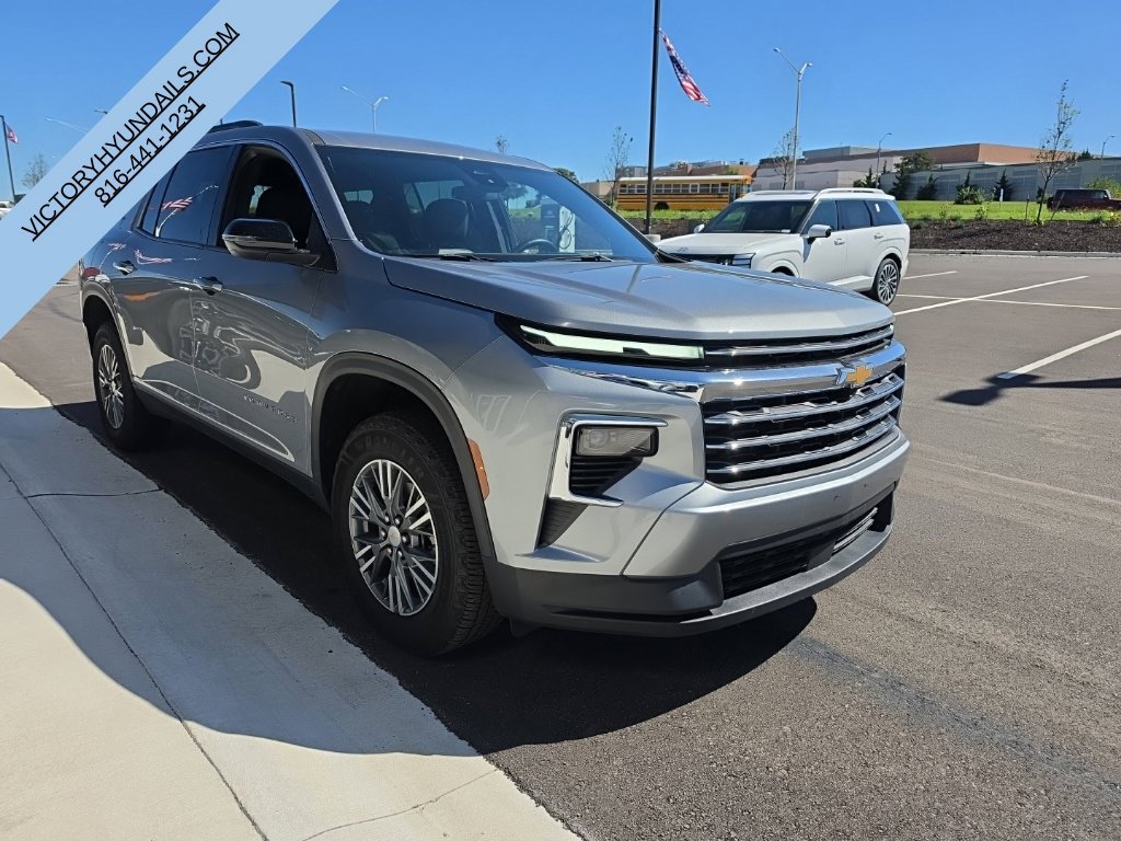 Used 2025 Chevrolet Traverse LT AWD/4WD image 8
