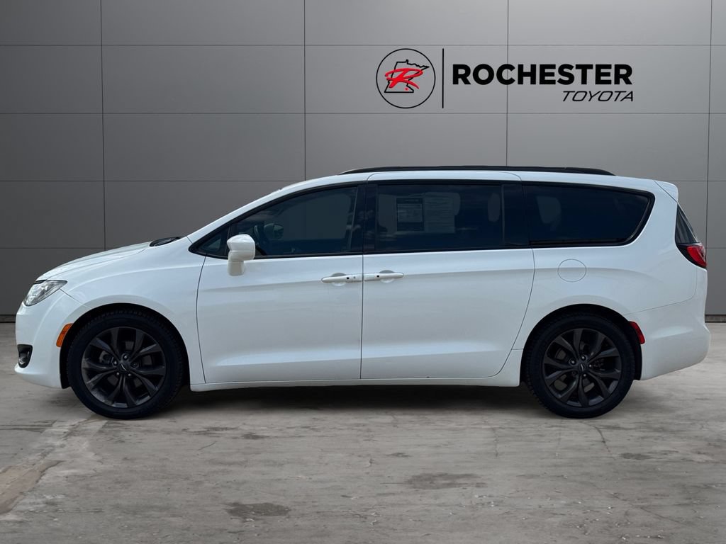 Used 2018 Chrysler Pacifica Touring-L Plus w/ S Appearance Package FWD image 2