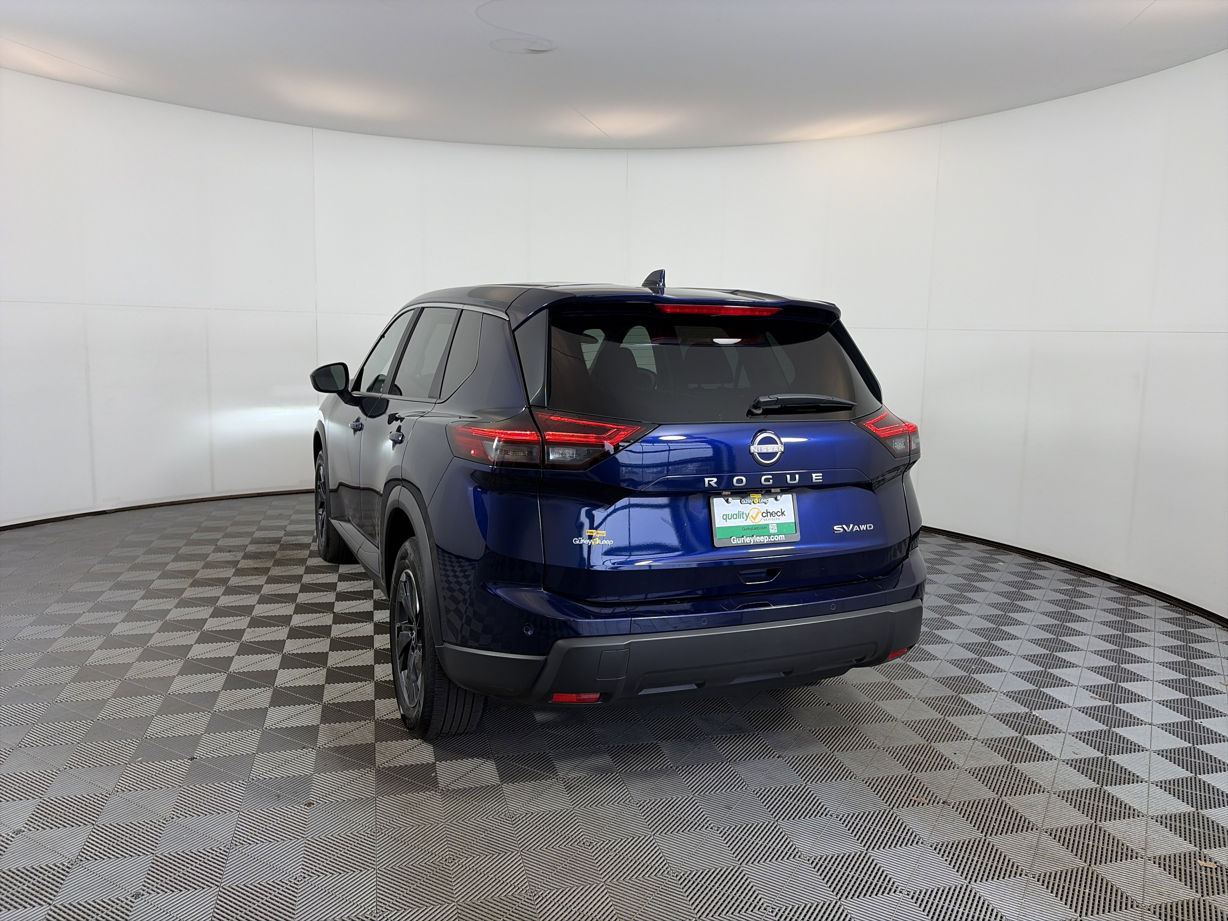 Used 2024 Nissan Rogue SV image 8