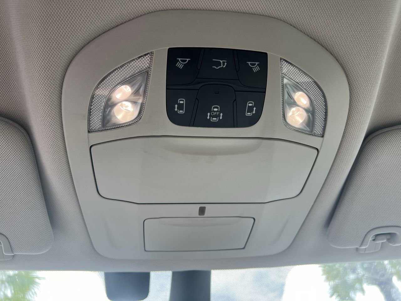 Used 2021 Chrysler Pacifica Touring-L FWD image 27