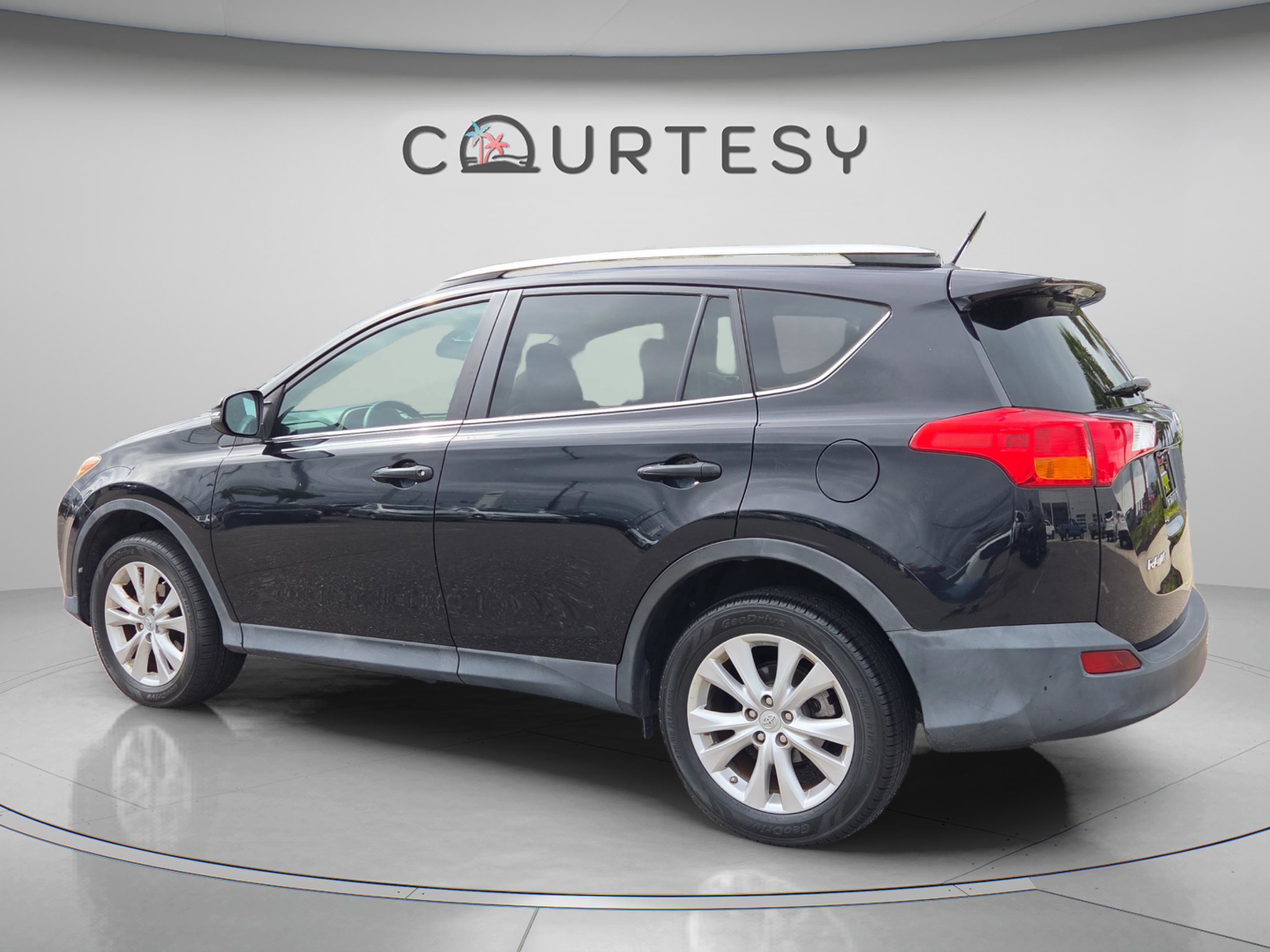 Used 2015 Toyota RAV4 Limited image 3