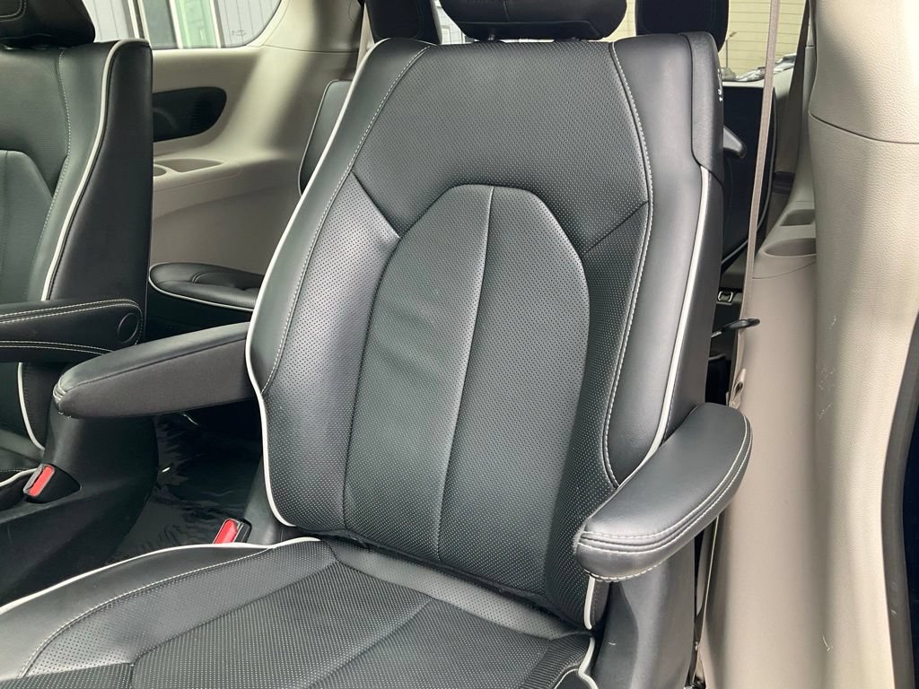Used 2023 Chrysler Pacifica Limited FWD image 26